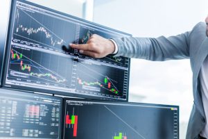 Businessmen,Trading,Stocks,Online.,Stock,Brokers,Looking,At,Graphs,,Indexes