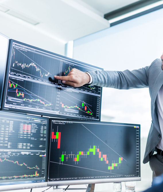 Businessmen,Trading,Stocks,Online.,Stock,Brokers,Looking,At,Graphs,,Indexes